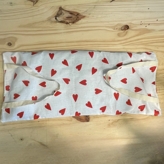 ❤️ Bouillotte sèche en graine de lin – Lombaire • Cœur rouge sur fond blanc